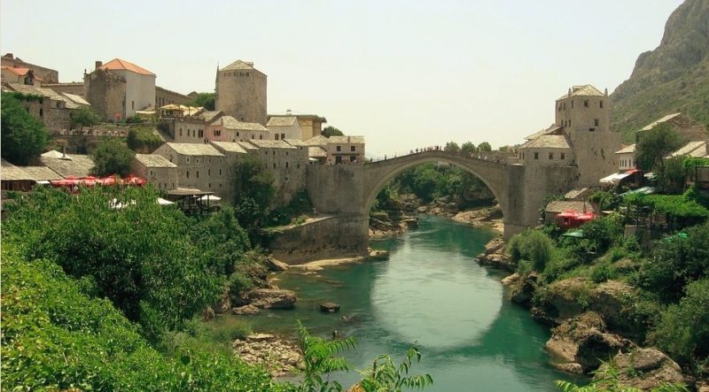 bosnia vpn Ivacy VPN